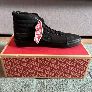 NWT black Vans sk8-hi